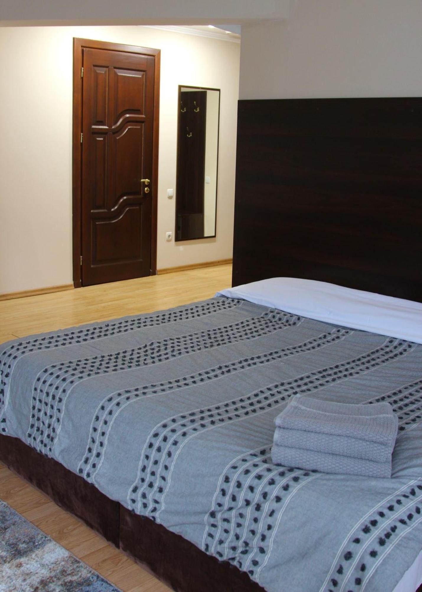 Опал Hotel Strîi Exterior foto