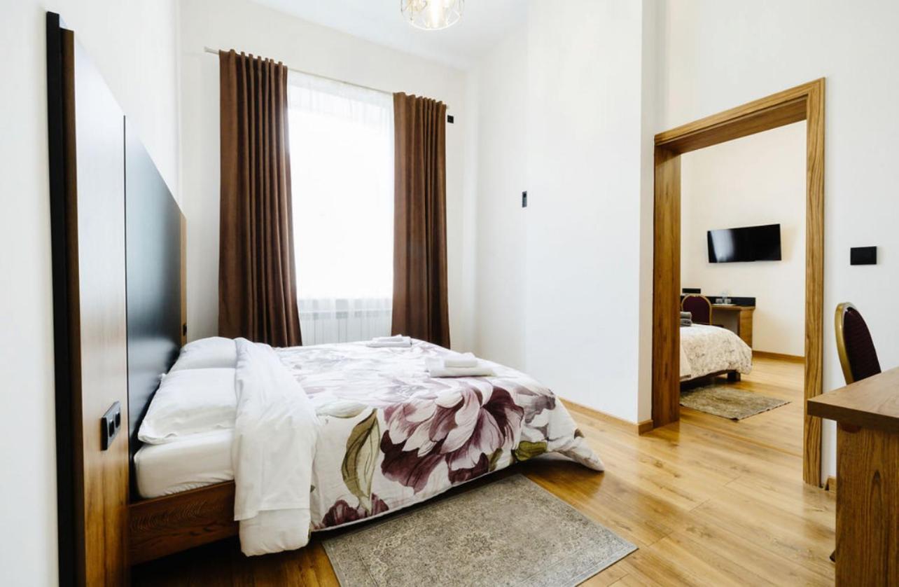 Опал Hotel Strîi Exterior foto